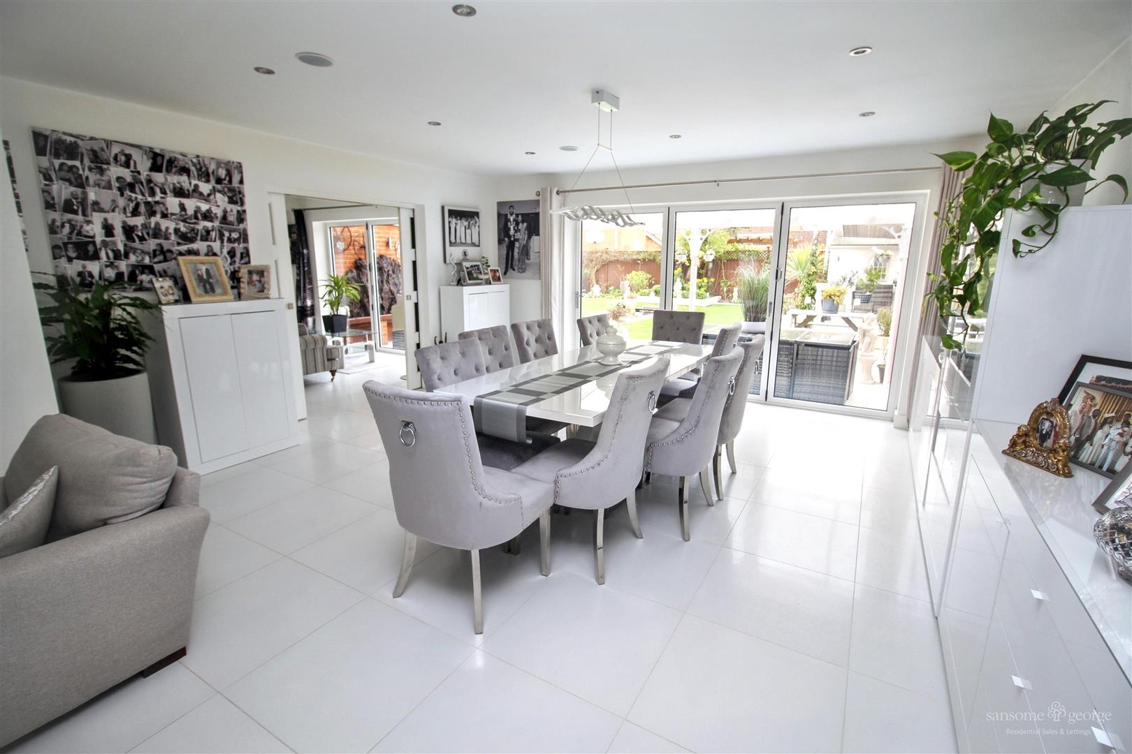 5 bed property in Langley Hill, Reading